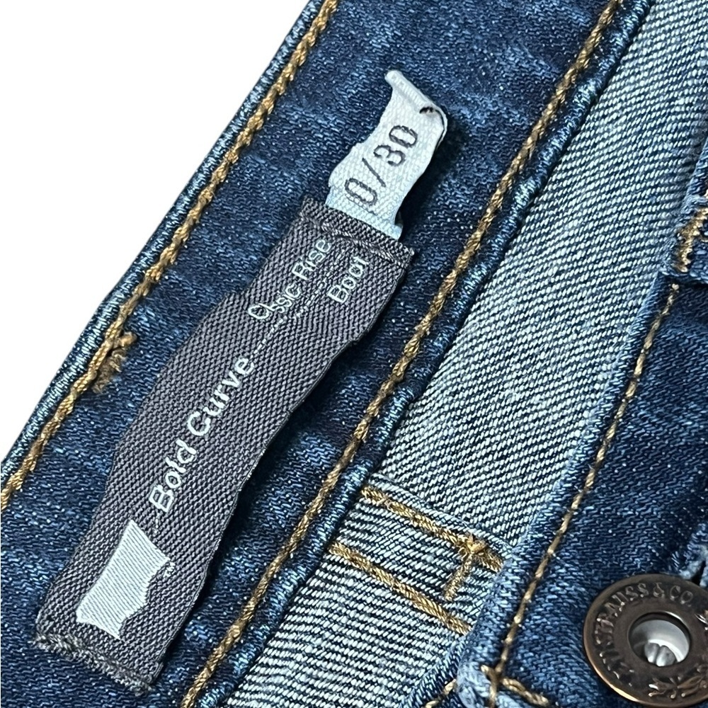 Levi's Bold Curve Classic Rise Boot Cut Jeans, Size 10 / 30 - Picture 3 of 8